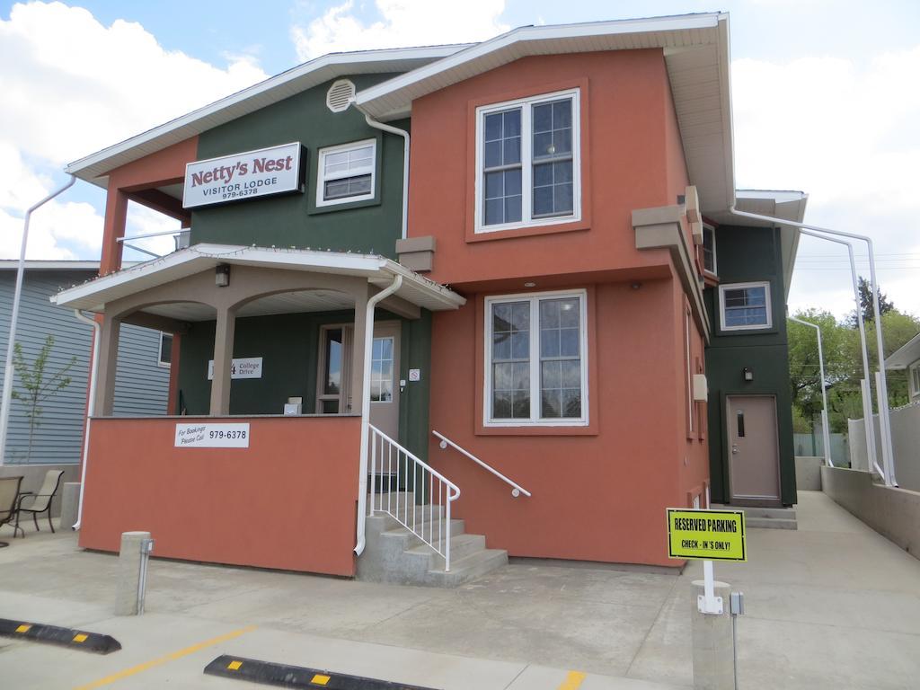 Netty'S Nest Visitor Lodge Saskatoon Exterior photo