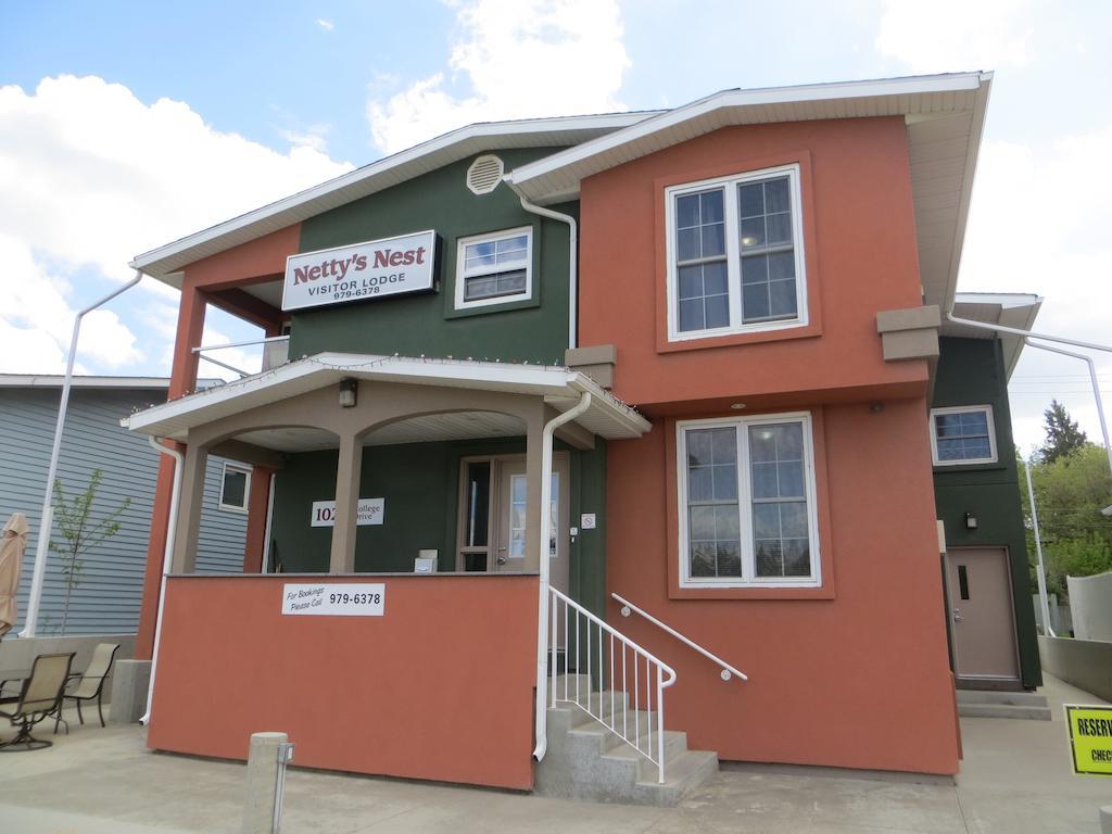 Netty'S Nest Visitor Lodge Saskatoon Exterior photo